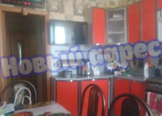 Продаю 2-ком. квартиру, 50 м2, Ейск, Красная улица, 47/5