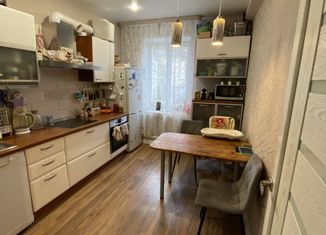 Продается 2-ком. квартира, 59 м2, Новоуральск, улица Ленина, 53