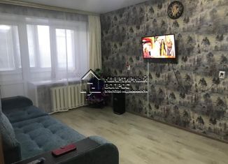 Продаю 1-ком. квартиру, 30 м2, Кумертау, улица Пушкина, 4