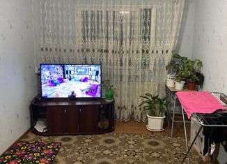 Продаю 2-ком. квартиру, 42 м2, Радужный, 9-й микрорайон, 12