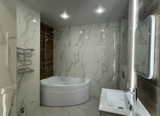 Продается 3-комнатная квартира, 65 м2, Омск, улица Чернышевского, 2к3, ЖК Золотой Парус