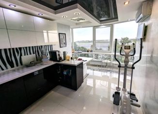 Продам 3-комнатную квартиру, 105 м2, Энгельс, набережная имени Генерал-лейтенанта М.М. Рудченко, 5