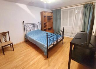 Продам однокомнатную квартиру, 35 м2, Москва, улица Короленко, 10, улица Короленко