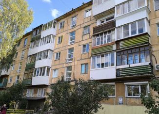 Продам 2-ком. квартиру, 46 м2, Челябинская область, улица 40-летия Победы, 11