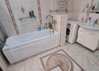 Продам 2-комнатную квартиру, 68.6 м2, Миасс, улица 8 Июля, 24