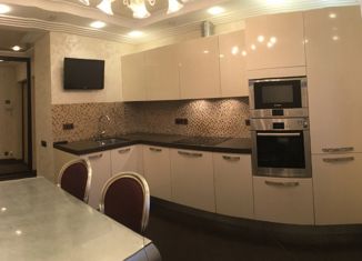 Сдам в аренду двухкомнатную квартиру, 55 м2, Москва, Орехово-Зуевский проезд, 14, Орехово-Зуевский проезд