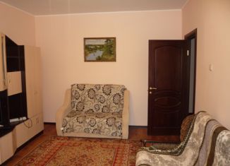 Сдам 2-комнатную квартиру, 52 м2, Астрахань, улица Куликова, 15