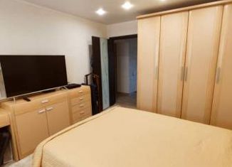 Продажа 3-ком. квартиры, 75 м2, Энгельс, Трудовая улица, 12/1