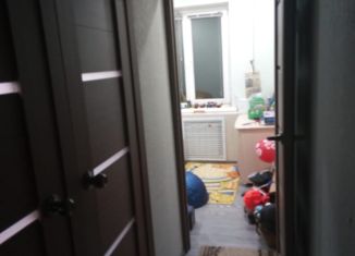 Продаю трехкомнатную квартиру, 62 м2, поселок городского типа Шушенское, 2-й микрорайон, 2