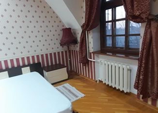 Сдаю 4-ком. квартиру, 90 м2, Волгодонск, переулок Кирова, 52