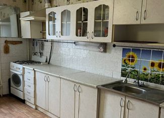 Продаю 3-ком. квартиру, 77 м2, Новороссийск, Межевая улица, 6