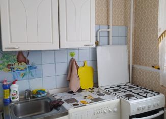 Продаю двухкомнатную квартиру, 43 м2, Новый Уренгой, Ленинградский проспект, 1