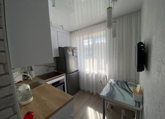 Продаю двухкомнатную квартиру, 42 м2, село Ленинское, улица Ленина, 2А