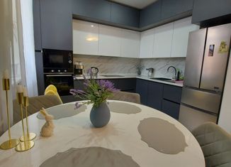 Продам 4-комнатную квартиру, 98.7 м2, Новотроицк, Советская улица, 36