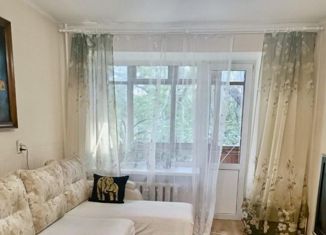 Продажа 3-ком. квартиры, 60 м2, Ишим, улица Карла Маркса, 37А