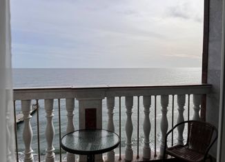 Продам 3-комнатную квартиру, 82 м2, Алушта, Набережная улица, 16И