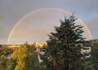 Продаю 4-ком. квартиру, 77 м2, Краснотурьинск, улица Ленинского Комсомола, 4