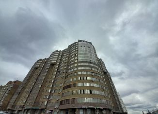 Сдается трехкомнатная квартира, 85 м2, Курск, Центральный округ, проспект Вячеслава Клыкова, 92