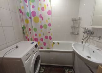 Продаю 1-ком. квартиру, 33.2 м2, деревня Батино, улица Сергея Есенина, 1