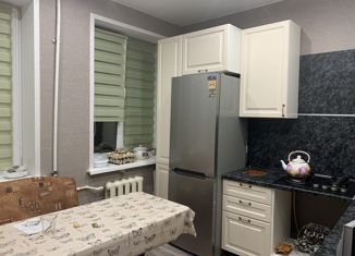 Продам 2-ком. квартиру, 44 м2, Ярцево, улица Братьев Шаршановых, 61