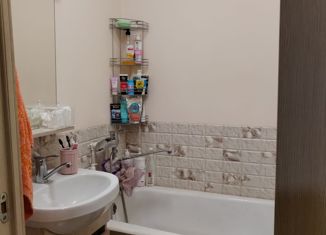 Продаю четырехкомнатную квартиру, 77 м2, Новокузнецк, проспект Шахтёров, 27