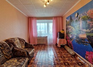 Продается однокомнатная квартира, 32 м2, Азнакаево, улица Хасанова, 27