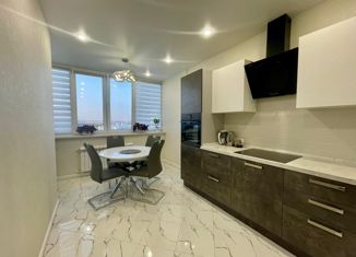 Продажа 3-ком. квартиры, 95 м2, Саратов, Усть-Курдюмская улица, 25, ЖК Изумрудный