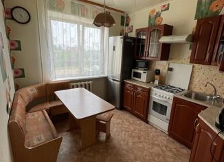 Продам 3-ком. квартиру, 65 м2, Валдай, Молодёжная улица, 7