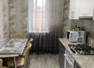 Продам 3-комнатную квартиру, 62.9 м2, станица Челбасская, улица Ленина, 26