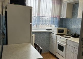 Сдается двухкомнатная квартира, 50 м2, Кемерово, проспект Химиков, 12