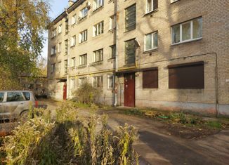 Продаю 2-комнатную квартиру, 52.7 м2, Луга, проспект Володарского, 7