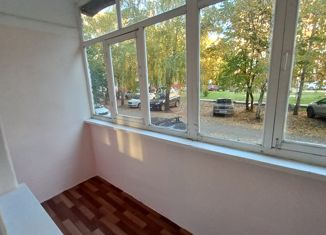 Продаю двухкомнатную квартиру, 49.2 м2, посёлок Строитель, микрорайон Центральный, 18