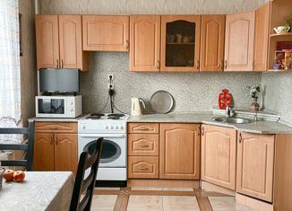 Продаю 2-комнатную квартиру, 70 м2, Санкт-Петербург, улица Осипенко, 4к1, улица Осипенко