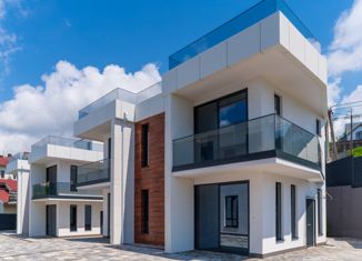 Продаю дом, 300 м2, Сочи, микрорайон Макаренко, улица Голенева, 9/15