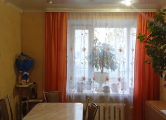 Продается 4-комнатная квартира, 60.3 м2, поселок городского типа Приютово, улица Свердлова, 4