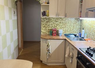 Продаю трехкомнатную квартиру, 65 м2, Ирбит, улица Маршала Жукова, 13