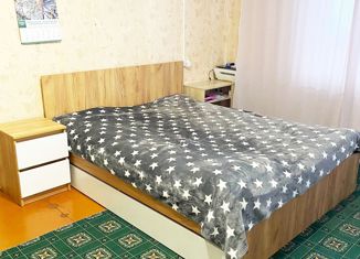 Продаю 2-ком. квартиру, 54.1 м2, поселок городского типа Уренгой, 5-й микрорайон, 18