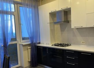 Сдаю 1-ком. квартиру, 45 м2, Курск, проспект Победы, 10