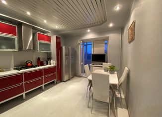 Продам 4-комнатную квартиру, 105 м2, Сыктывкар, улица Куратова, 91, Центральный район