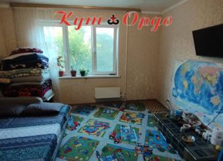 Продам комнату, 57 м2, Екатеринбург, улица Пехотинцев, 12, метро Уральская