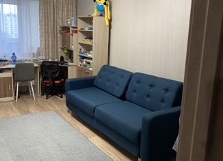 Продаю 2-ком. квартиру, 58.2 м2, Саратов, улица имени С.Ф. Тархова, 45, жилой район Солнечный-2