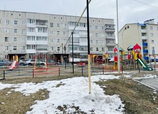 Продается двухкомнатная квартира, 50 м2, Карпинск, улица Мира, 45