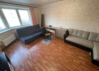 Продам 2-ком. квартиру, 55 м2, Москва, Синявинская улица, 11к16, Синявинская улица