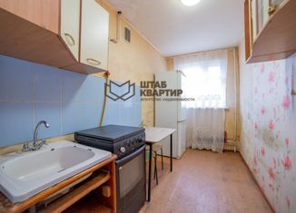 Продаю 3-ком. квартиру, 57.3 м2, Екатеринбург, метро Проспект Космонавтов, улица Бакинских Комиссаров, 108