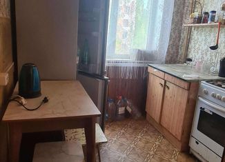 Продаю трехкомнатную квартиру, 47 м2, Луга, проспект Кирова, 10