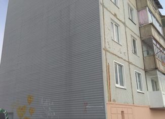 Продажа трехкомнатной квартиры, 65.6 м2, поселок городского типа Белогорск, Комсомольская улица, 14А