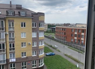 Продам 2-комнатную квартиру, 62 м2, Владикавказ, 18-й микрорайон, улица Шамиля Джикаева, 7