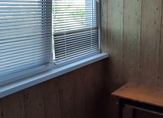 Продажа 2-ком. квартиры, 50 м2, Каменка, улица М. Горького, 17