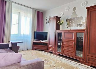 Продается 1-комнатная квартира, 37 м2, посёлок городского типа Медведево, улица Сергея Жилина, 4