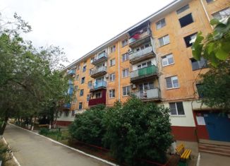 Продаю 3-ком. квартиру, 57 м2, Элиста, 4-й микрорайон, 4-й микрорайон, 8
